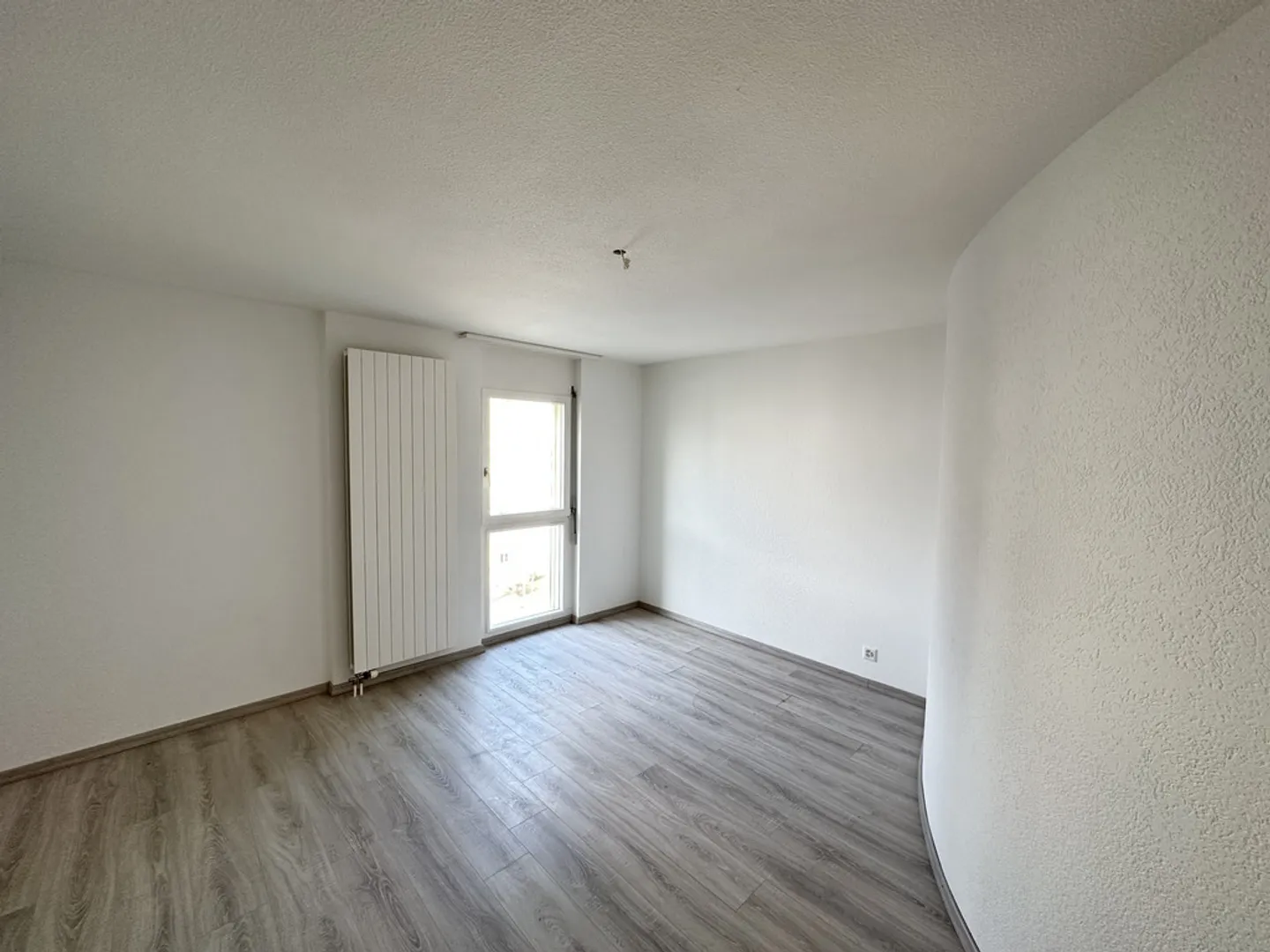 Bright with a large living room - Photo 7 of 8