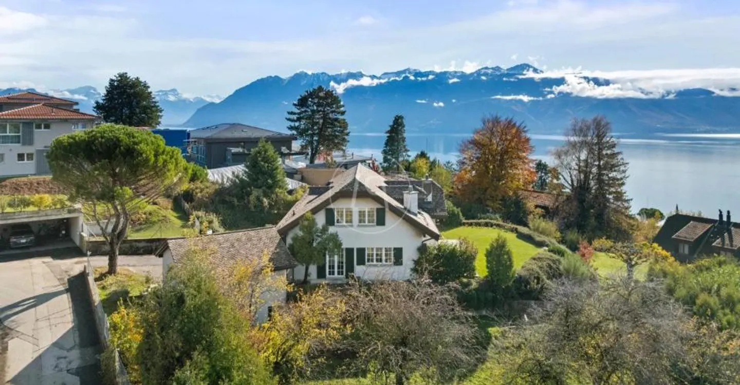 Maison Familiale Rénovée avec Vue sur le Lac - Photo 1 sur 11
