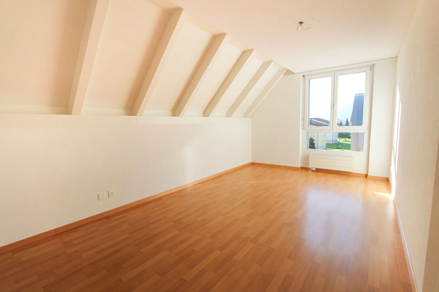 Zentral, sonnig & familienfreundlich  -  Attraktive 5.5-Zimmer Maisonette-Dachwohnung - Foto 8 von 13