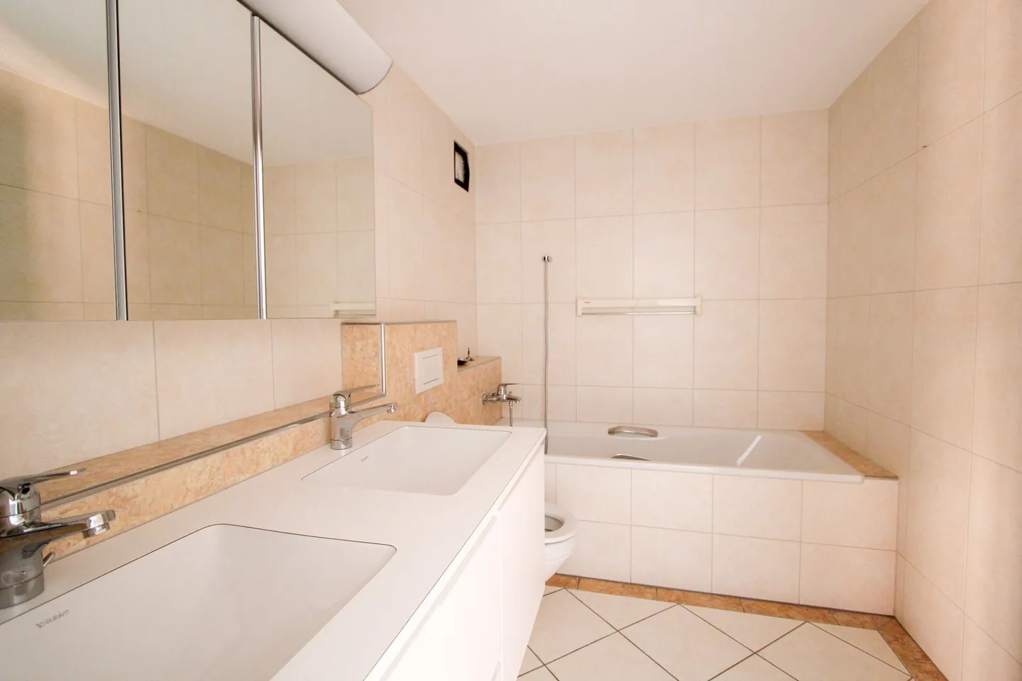 Zentral, sonnig & familienfreundlich  -  Attraktive 5.5-Zimmer Maisonette-Dachwohnung - Foto 11 von 13