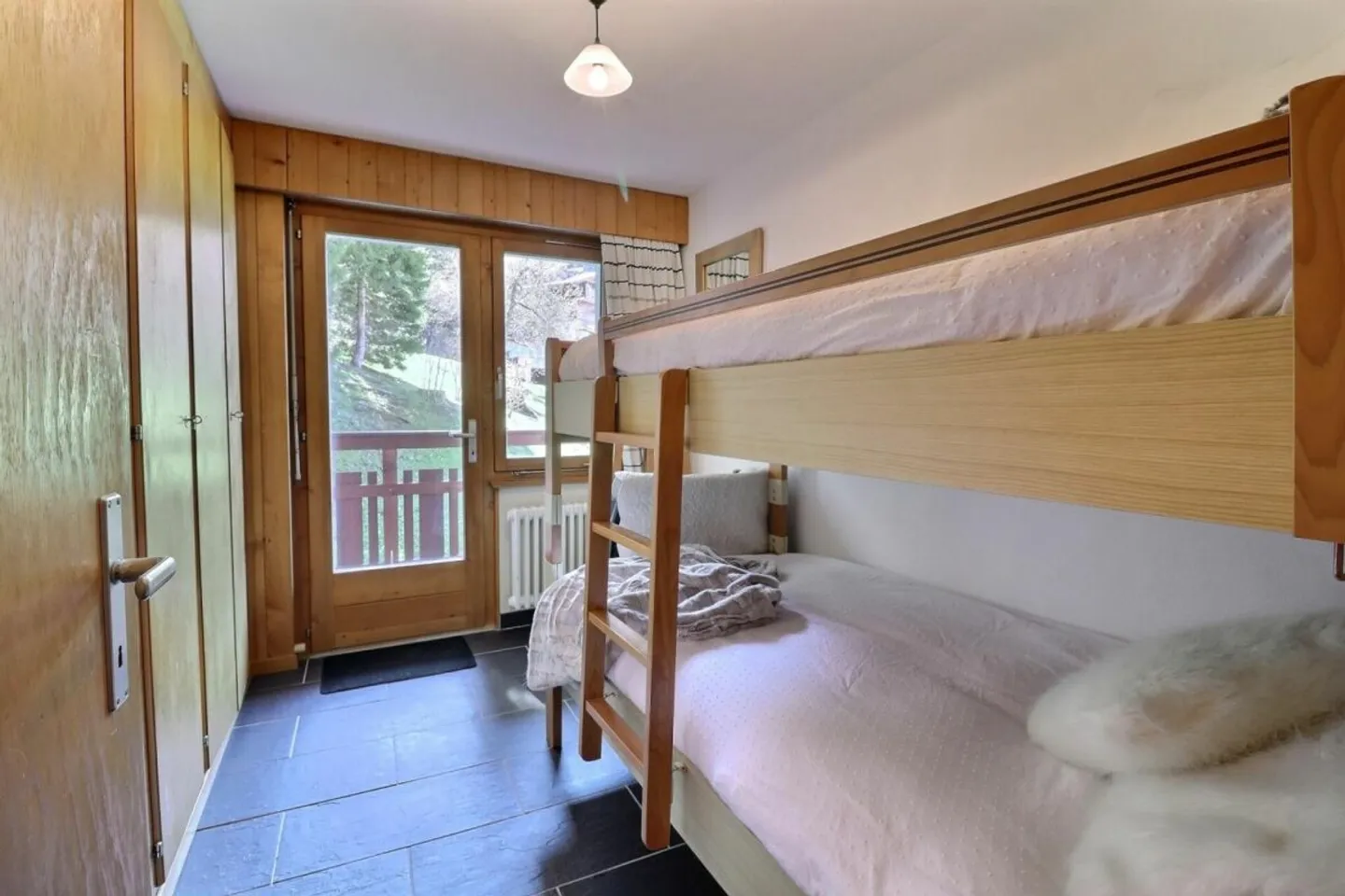 Four-Room Apartment in Villars-sur-Ollon - Photo 15 of 21