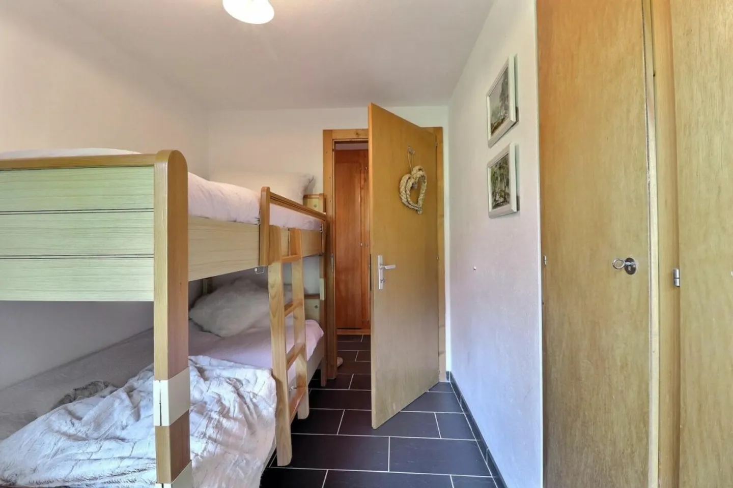 Four-Room Apartment in Villars-sur-Ollon - Photo 16 of 21