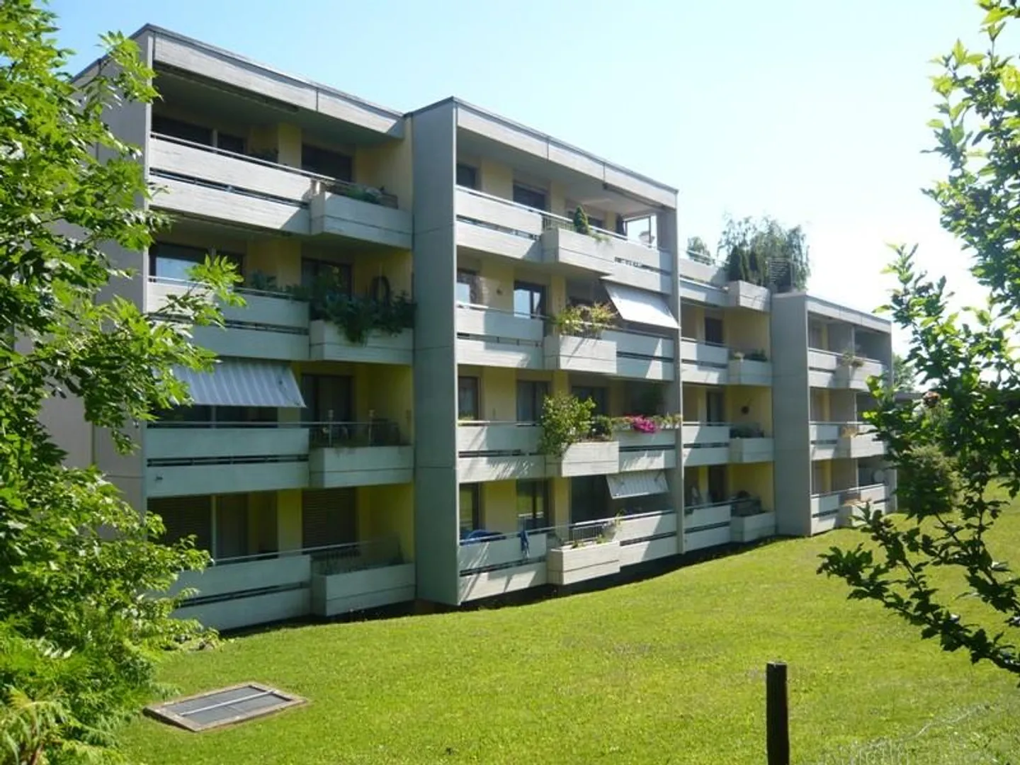 Ampio appartamento di 2,5 locali con camino - Foto 1 di 8