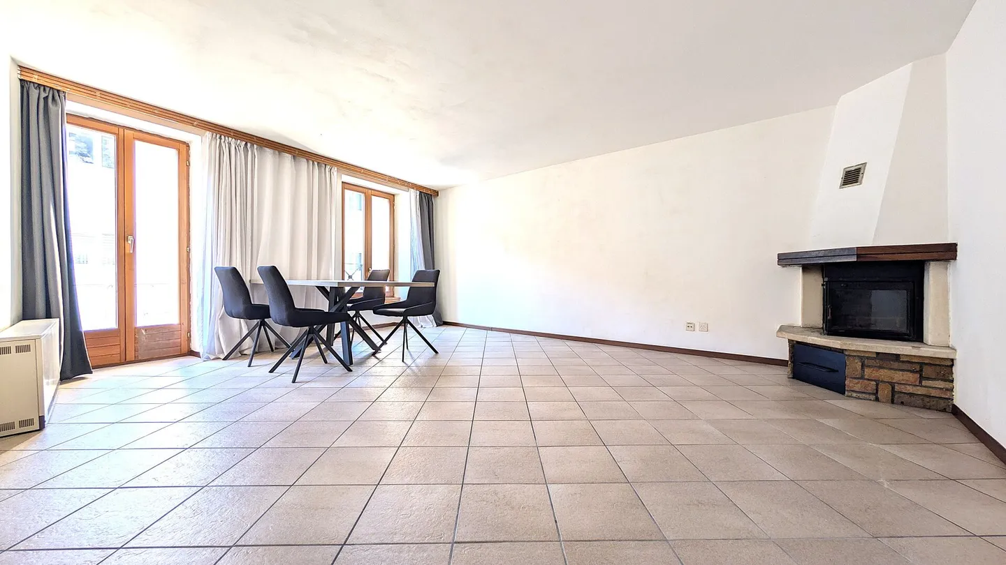Einzigartige Atmosphäre mit Kamin und anpassbarem Layout - Foto 3 von 8