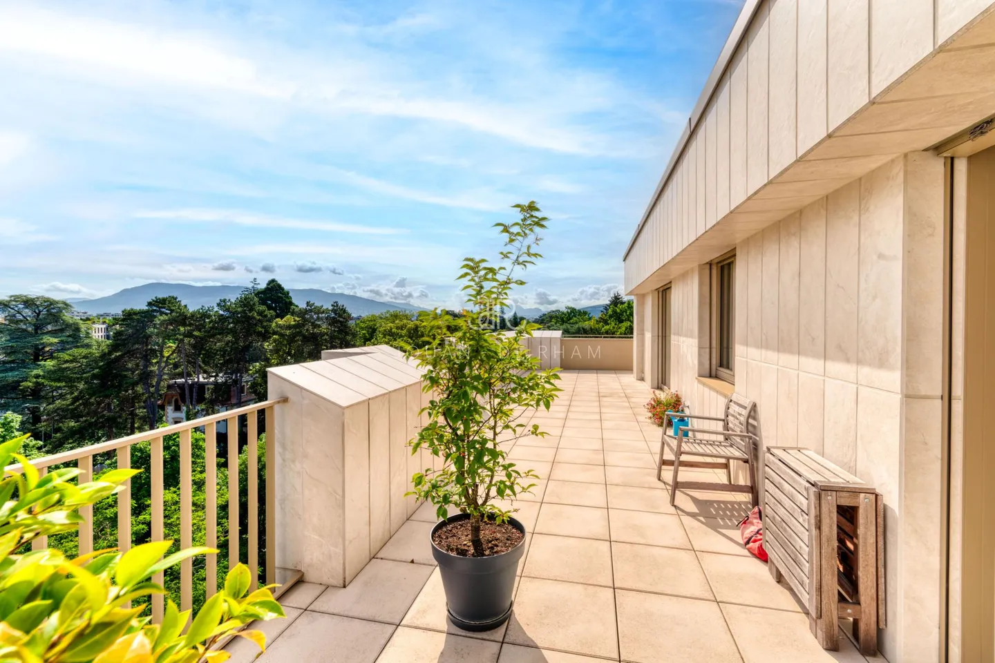 Cologny | 4-room penthouse apartment with stunning views - Photo 10 of 11