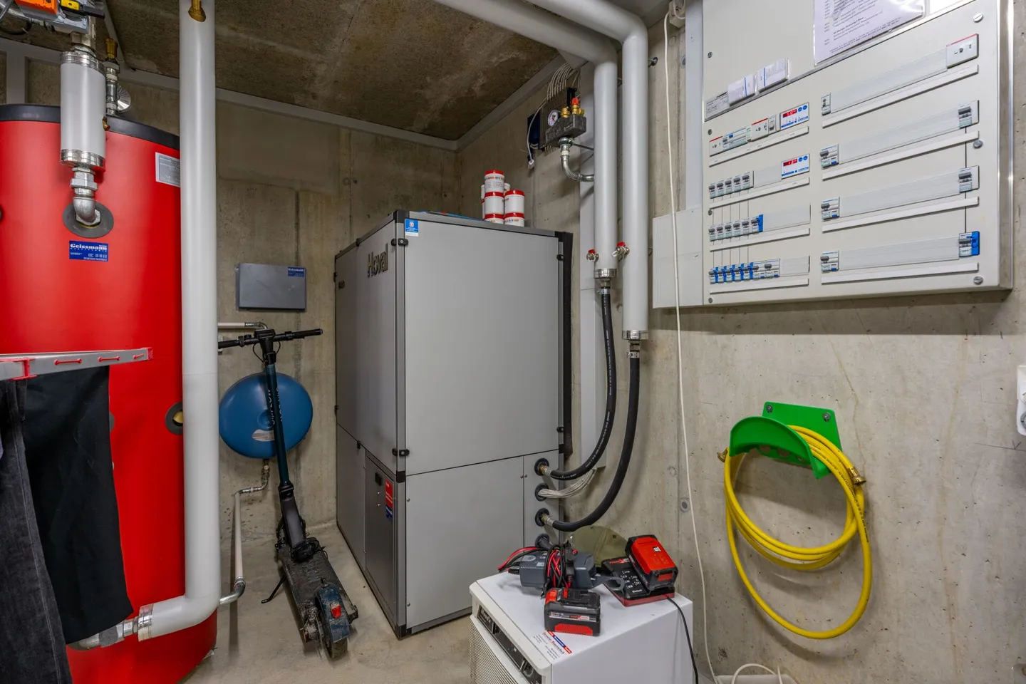 Real estate gem in Seengen with two 5.5-room house parts in the green with lake view - Photo 15 of 15