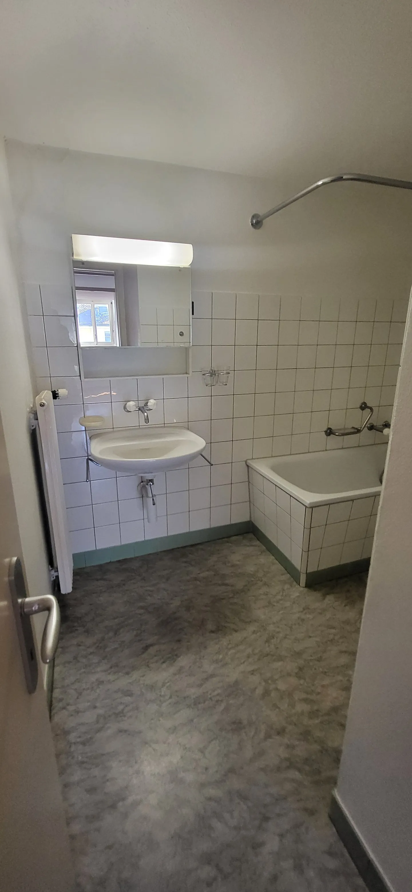 Appartement 1 pièce, 4ème étage, dans le style rétro au cœur de la vieille ville de Bienne - Photo 8 sur 15