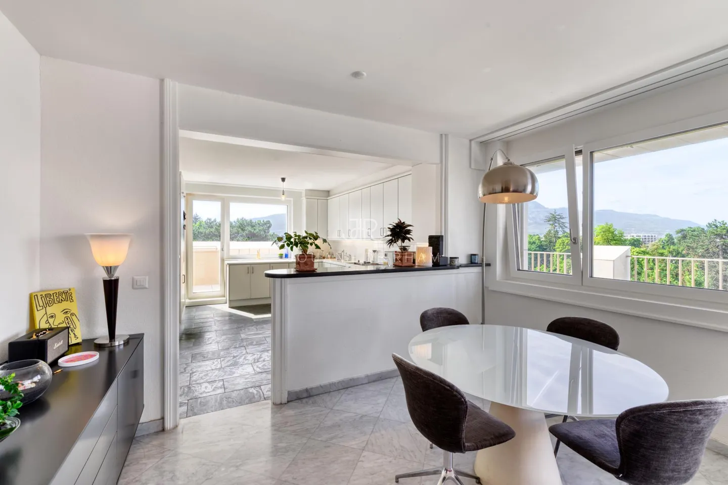 Cologny | 4-room penthouse apartment with stunning views - Photo 6 of 11