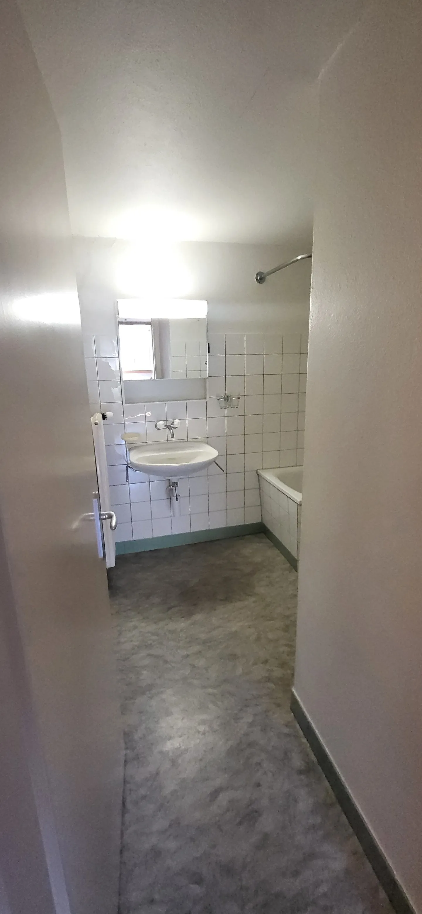 Appartement 1 pièce, 4ème étage, dans le style rétro au cœur de la vieille ville de Bienne - Photo 9 sur 15