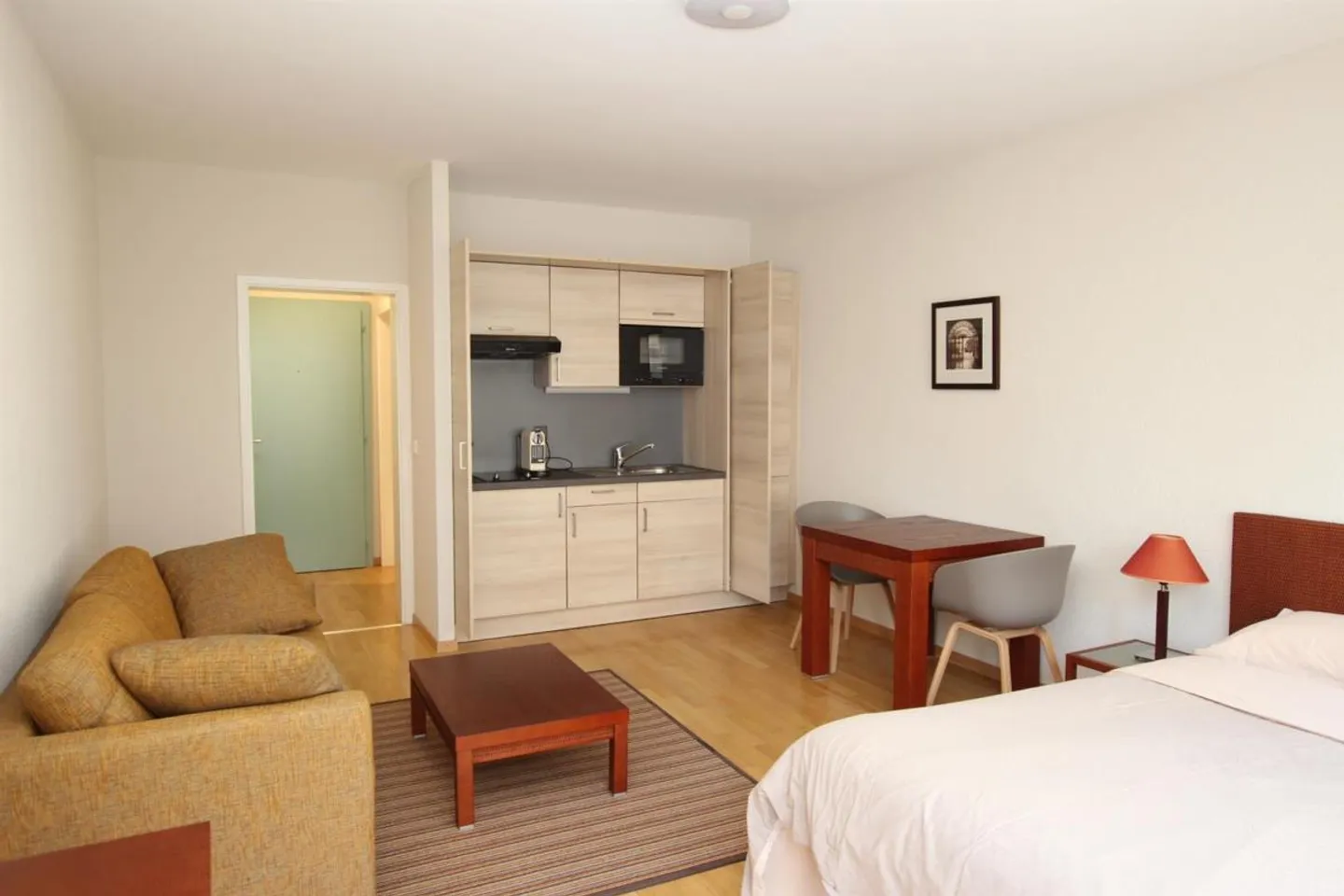 Furnished apartment for rent - Photo 2 of 5