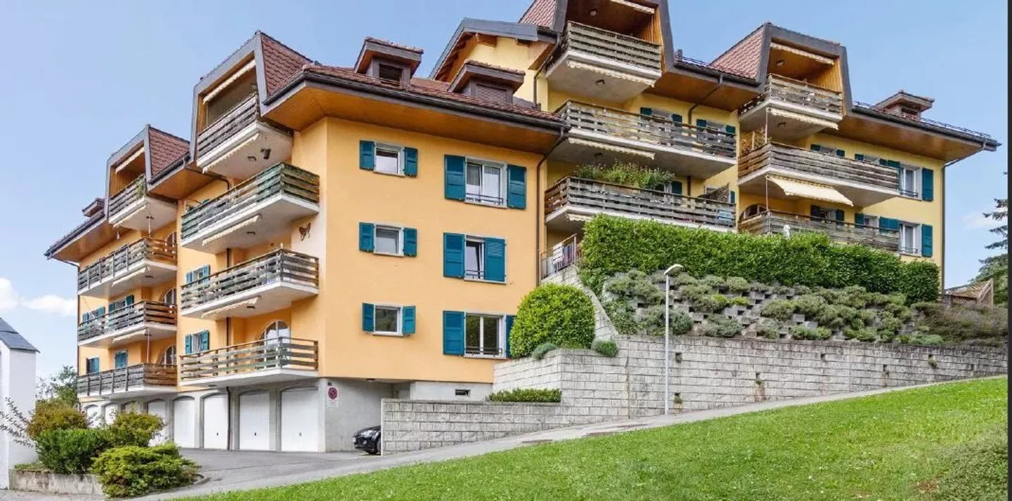 Grand appartement de 4.5 pièces au rez-supérieur avec balcon - Foto 1 di 10