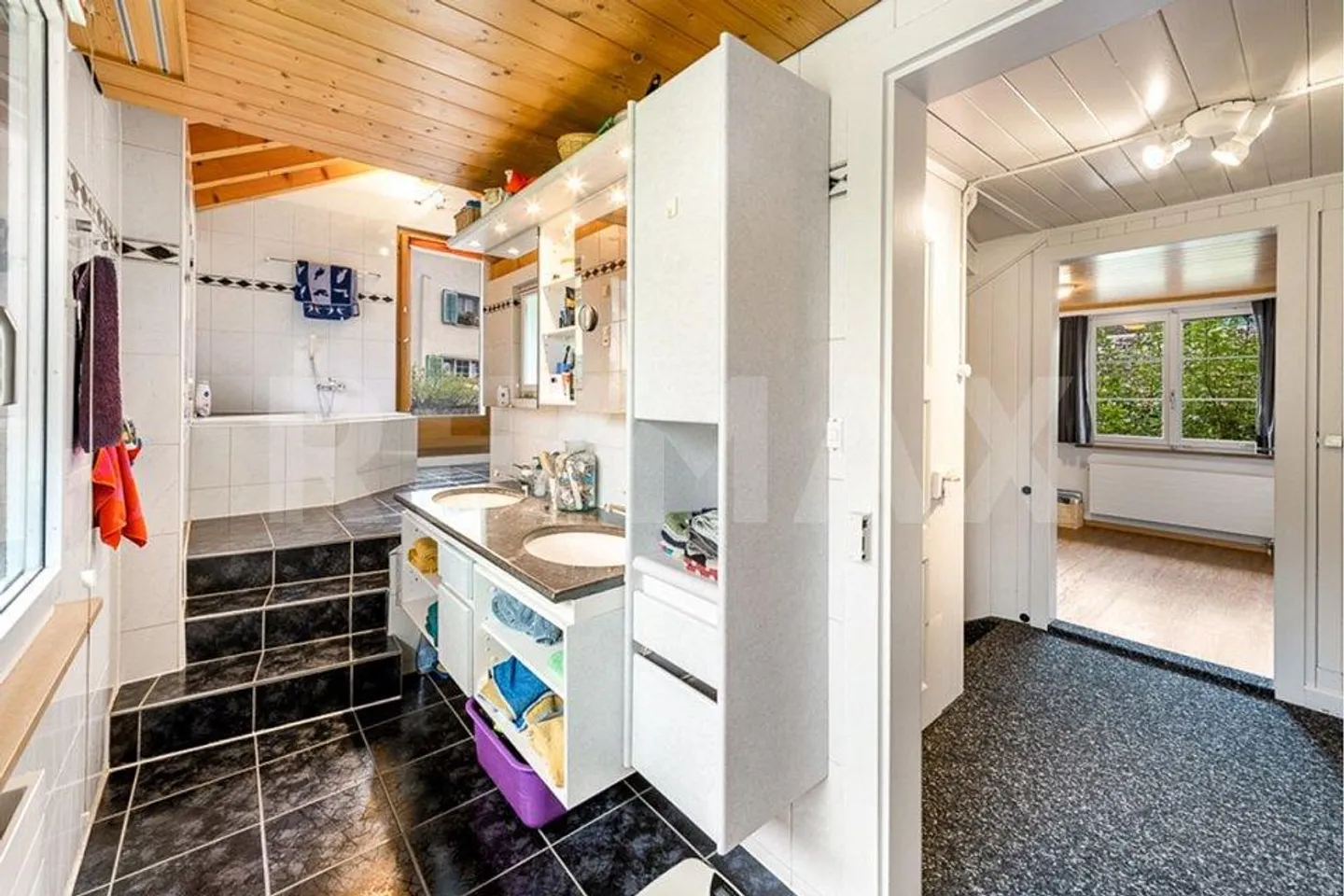 5½-Room Single-Family House in a Beautiful Location - Photo 12 of 13