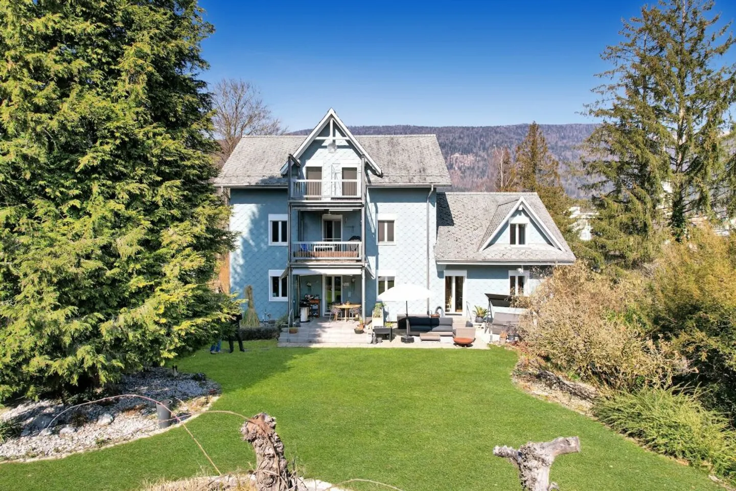 Majestic Property in Prime Location with Large Apartment and Dream Garden - Photo 1 of 16