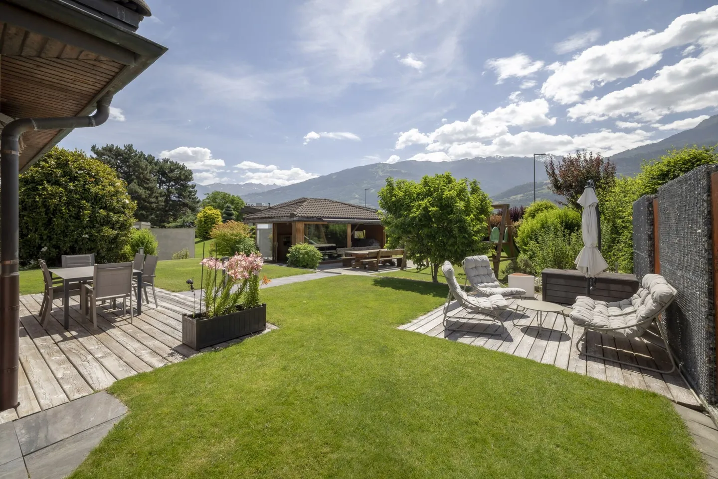 Wunderschöne 6-Zimmer-Villa 1/2 von 297 m2 mit einem wunderschönen Außenbereich - Foto 24 von 33