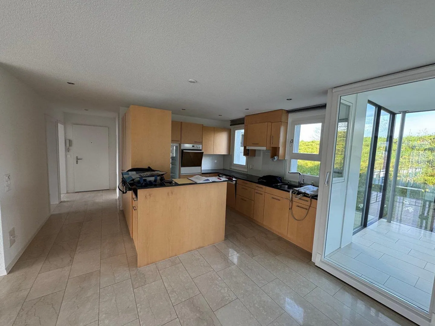 Appartement lumineux de 3,5 pièces à Belp dans un standard de propriété - Photo 2 sur 9