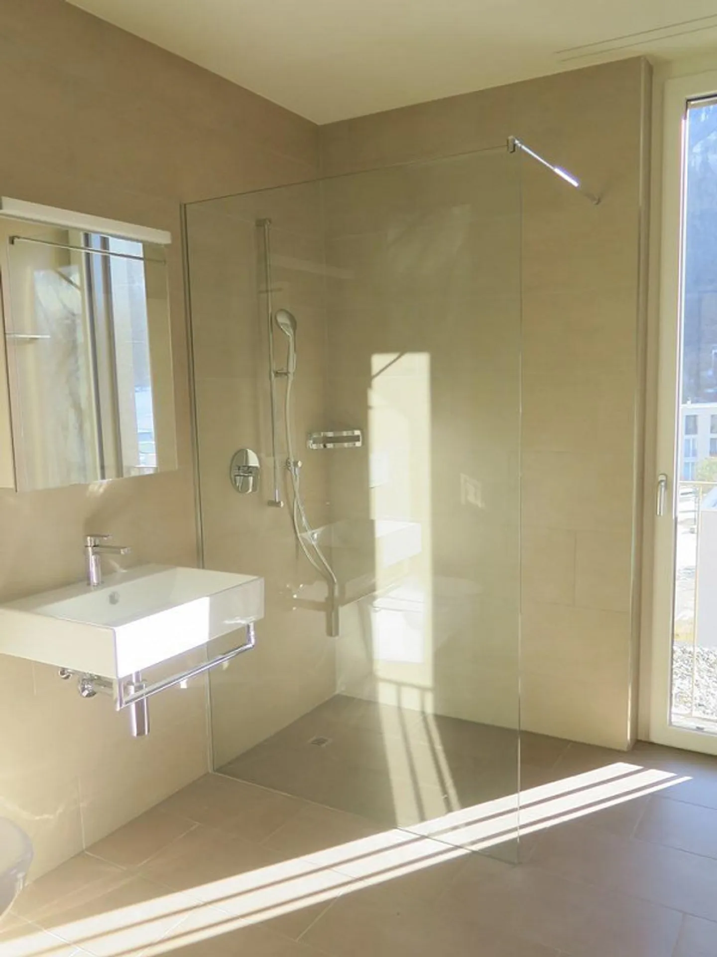 Appartement penthouse exclusif de 4½ pièces avec terrasse ensoleillée et vue panoramique - Photo 11 sur 14