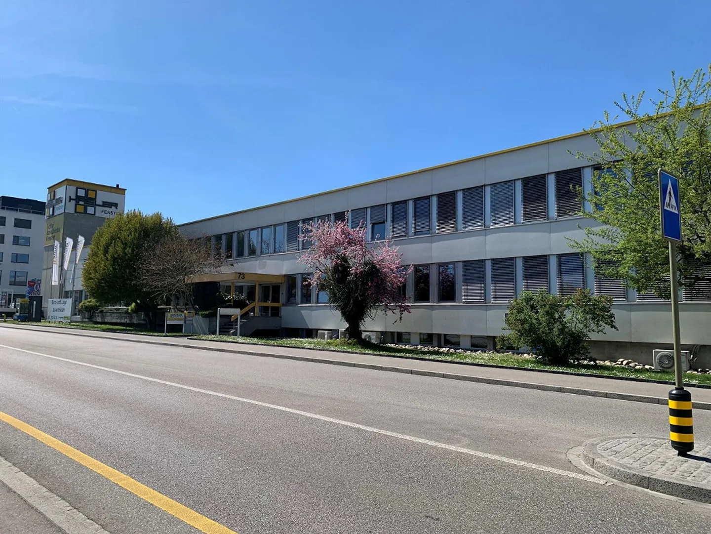 500 to 3,500 m² Commercial and Office Spaces - Photo 1 of 10