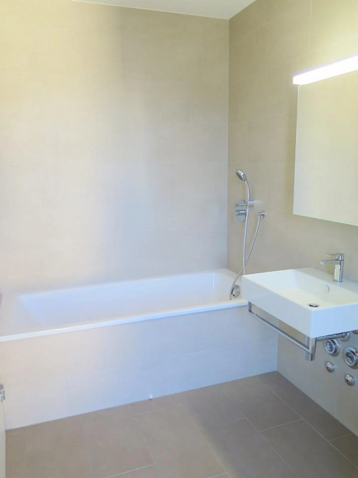 Appartement penthouse exclusif de 4½ pièces avec terrasse ensoleillée et vue panoramique - Photo 12 sur 14