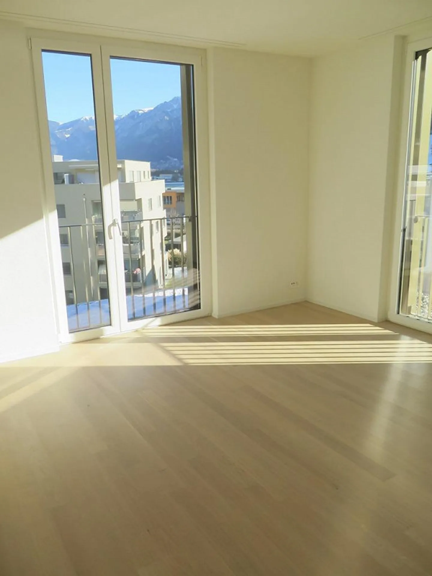 Appartement penthouse exclusif de 4½ pièces avec terrasse ensoleillée et vue panoramique - Photo 8 sur 14