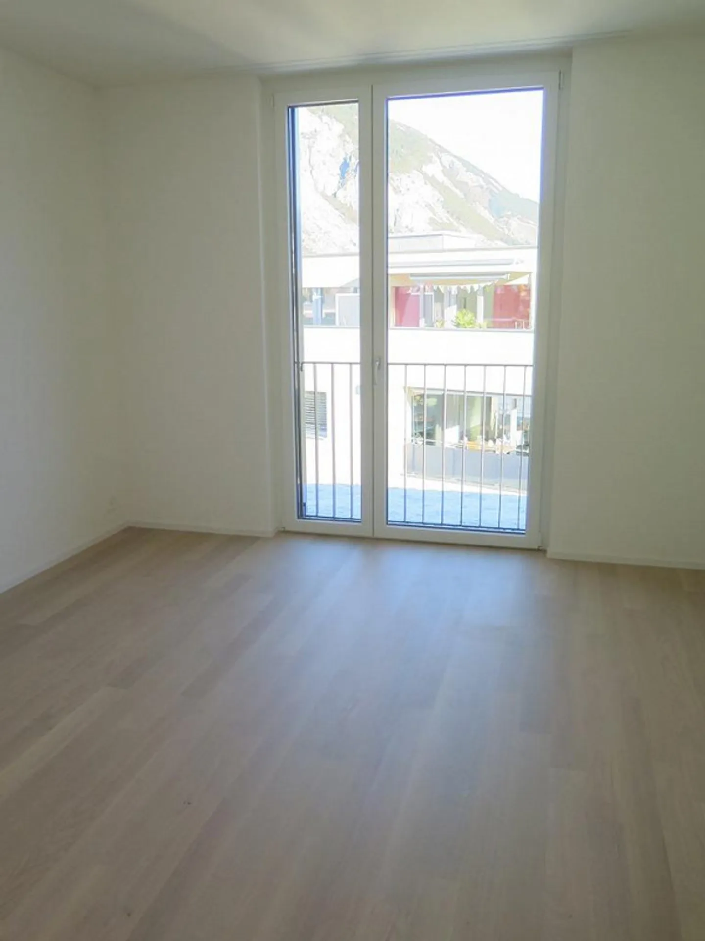 Appartement penthouse exclusif de 4½ pièces avec terrasse ensoleillée et vue panoramique - Photo 9 sur 14