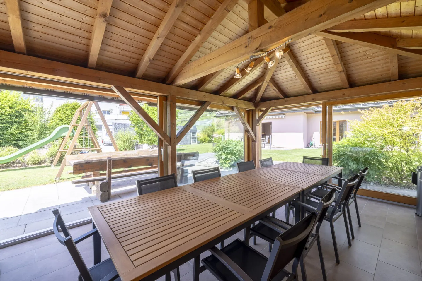 Wunderschöne 6-Zimmer-Villa 1/2 von 297 m2 mit einem wunderschönen Außenbereich - Foto 22 von 33