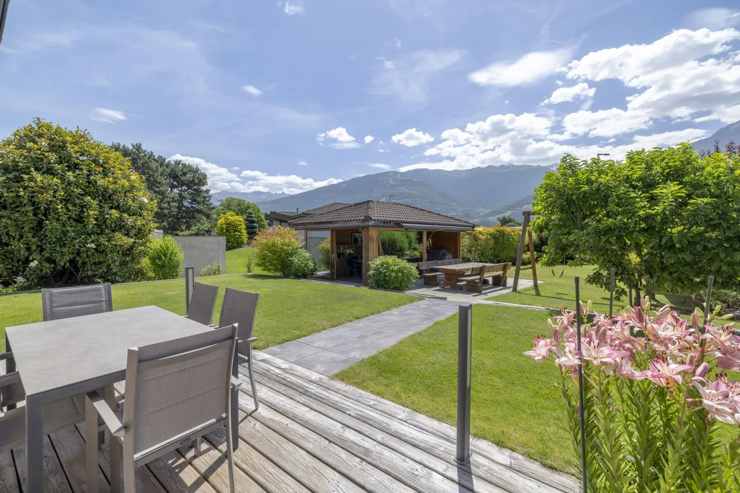 Wunderschöne 6-Zimmer-Villa 1/2 von 297 m2 mit einem wunderschönen Außenbereich - Foto 33 von 33
