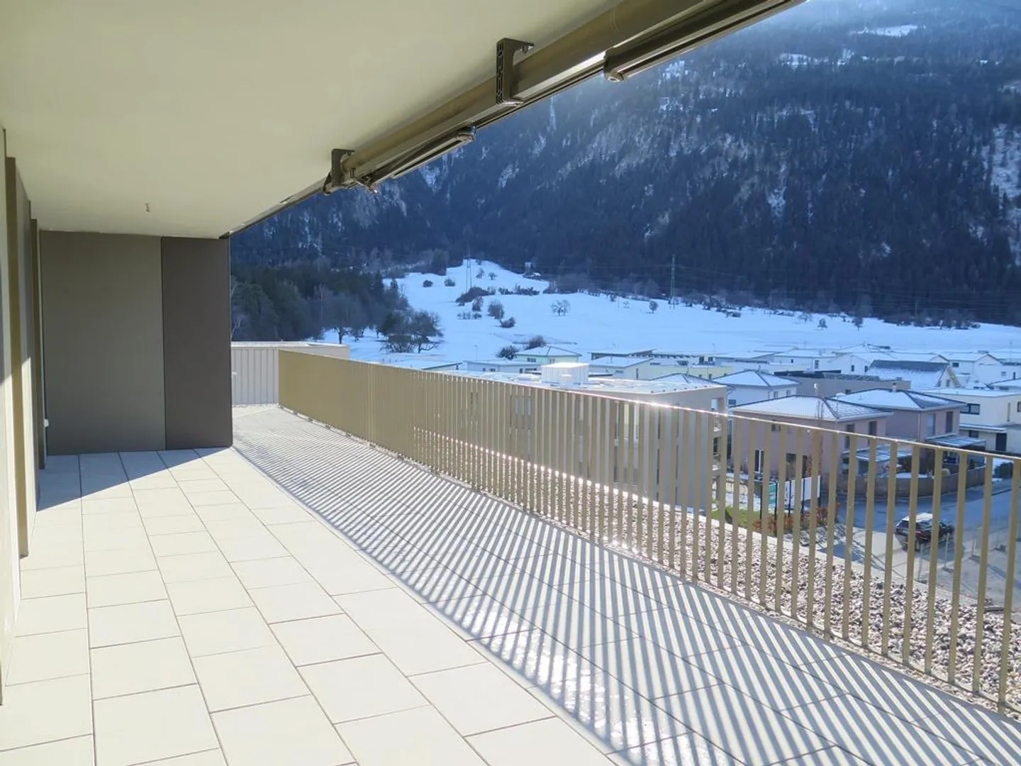 Appartement penthouse exclusif de 4½ pièces avec terrasse ensoleillée et vue panoramique - Photo 14 sur 14