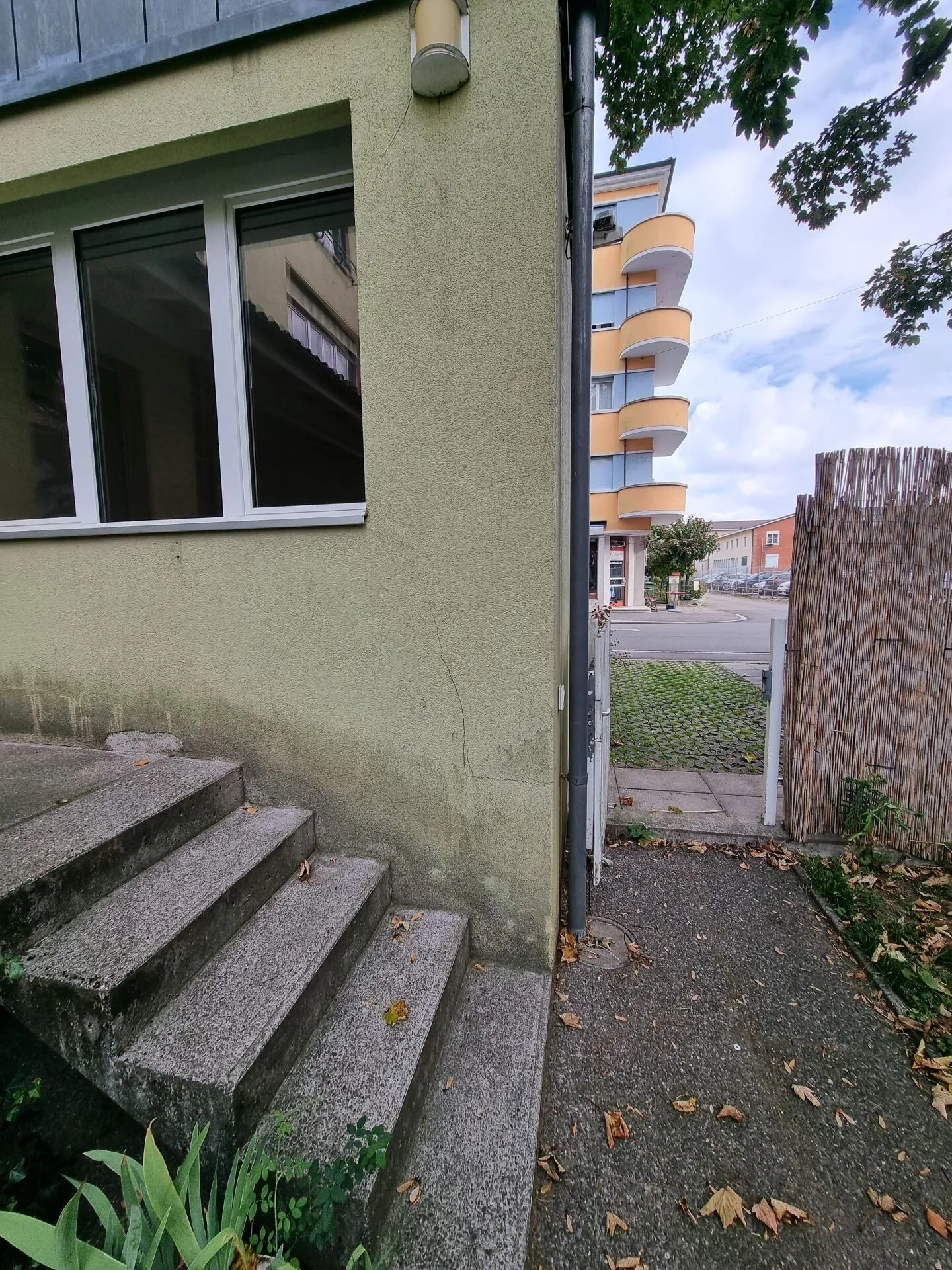 Ampio appartamento al piano terra di 4,5 locali con area esterna - Foto 10 di 10