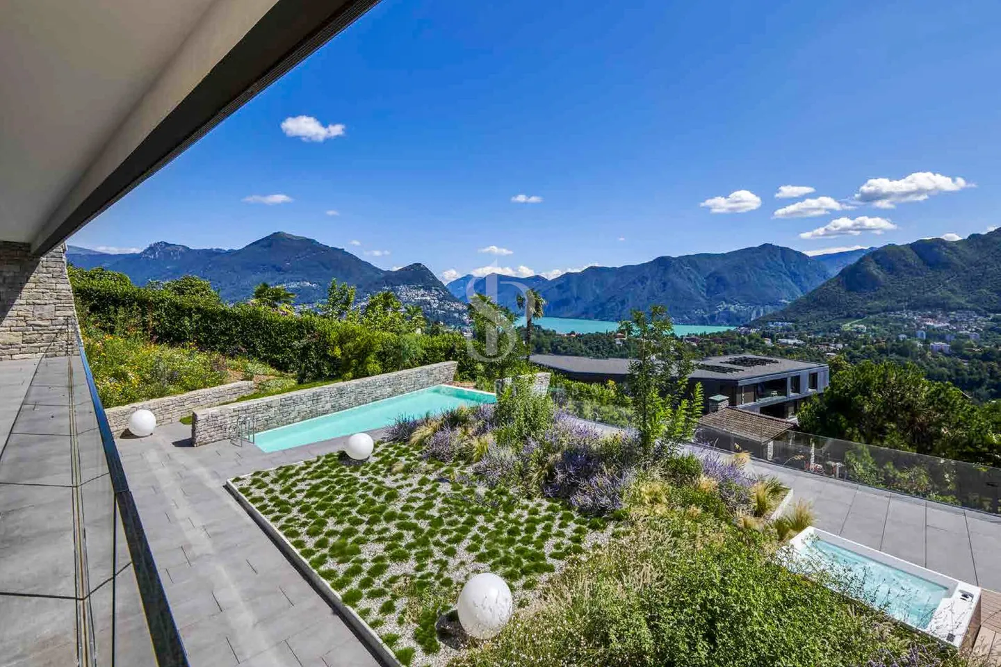 Luxury Penthouse with Pool - Photo 2 of 21