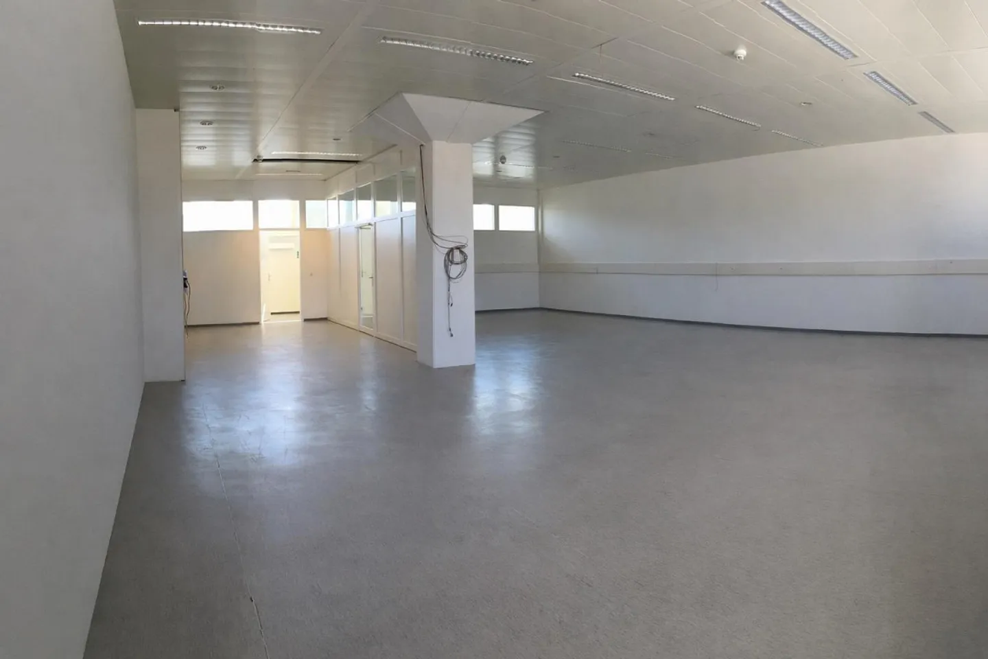 500 to 3,500 m² Commercial and Office Spaces - Photo 2 of 10