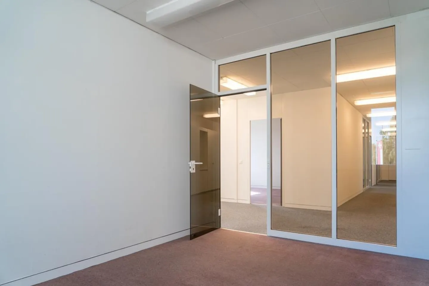 500 to 3,500 m² Commercial and Office Spaces - Photo 6 of 10
