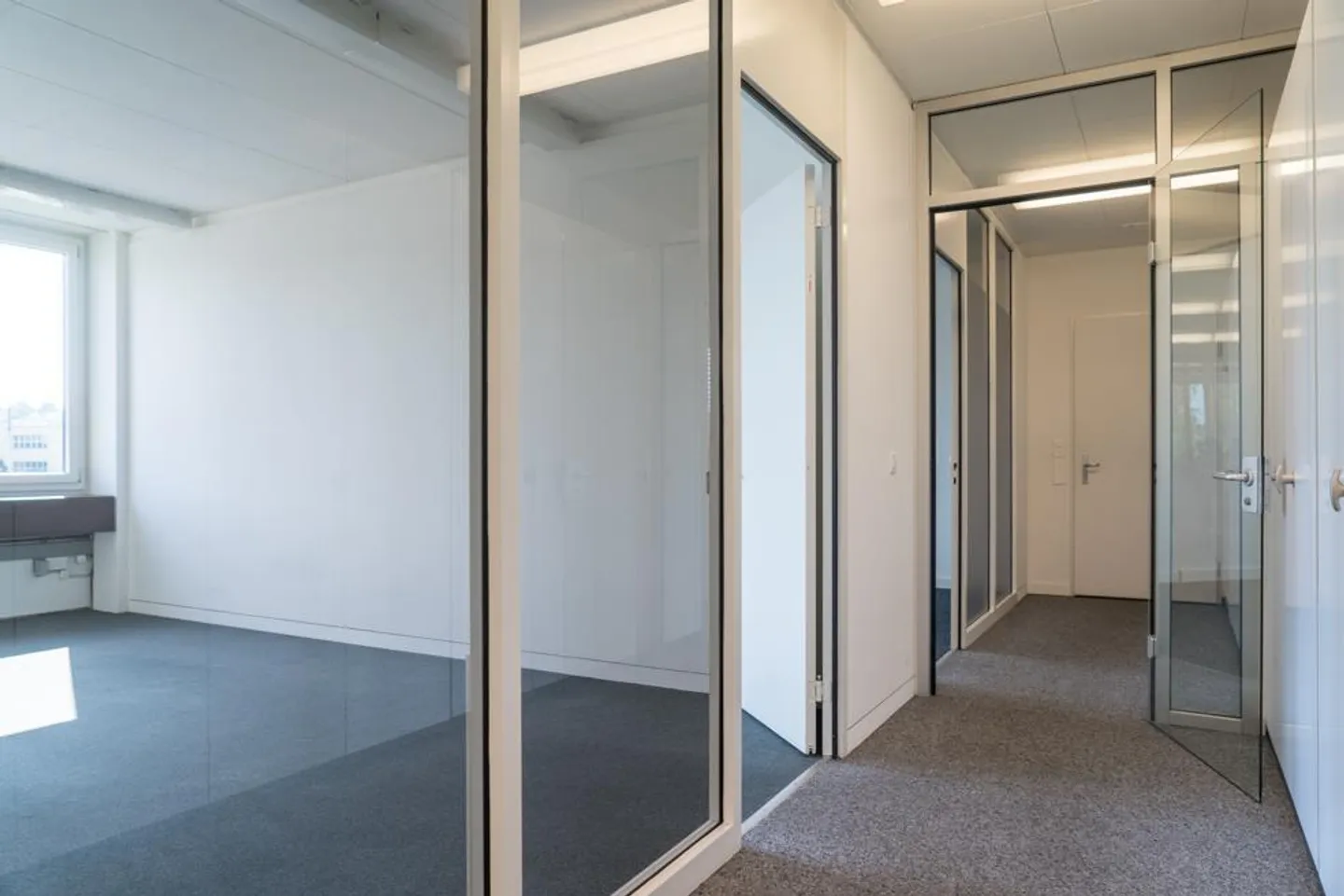 500 to 3,500 m² Commercial and Office Spaces - Photo 7 of 10