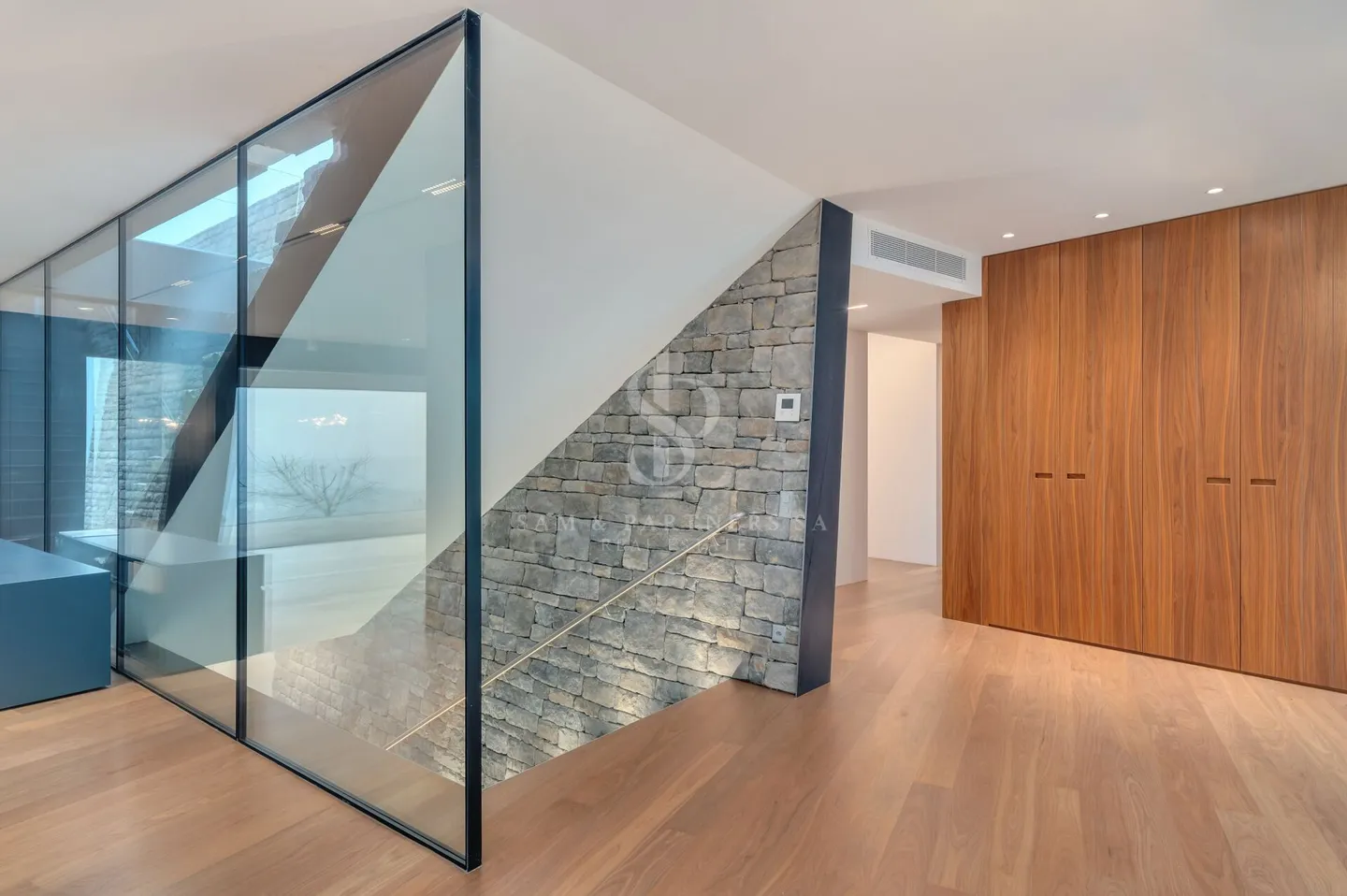 Luxury Penthouse with Pool - Photo 3 of 21