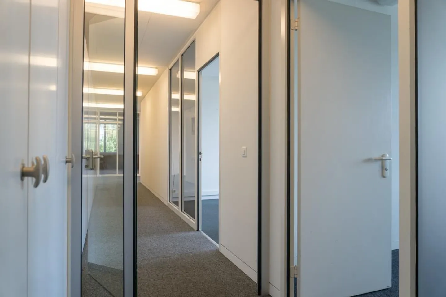 500 to 3,500 m² Commercial and Office Spaces - Photo 8 of 10