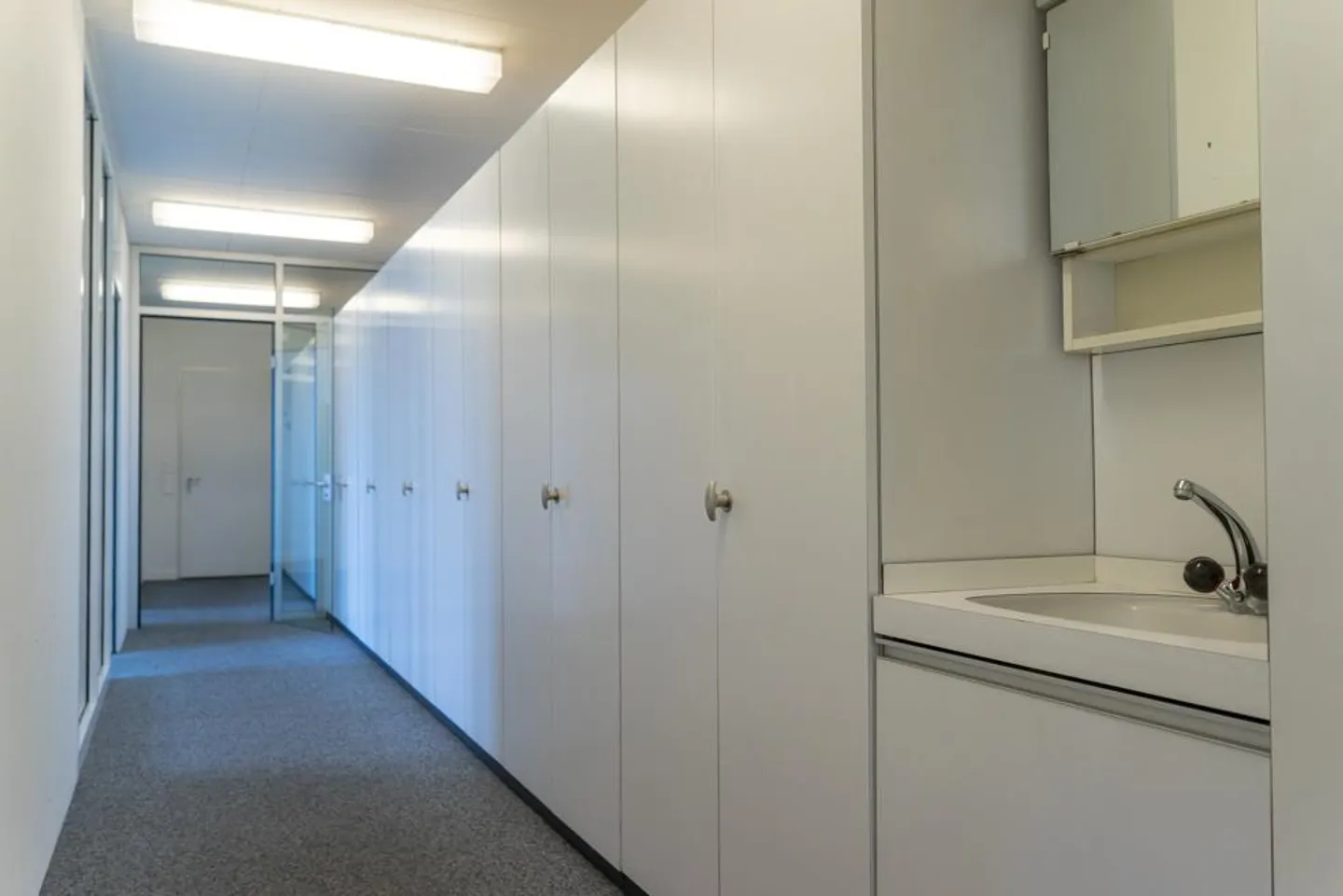 500 to 3,500 m² Commercial and Office Spaces - Photo 9 of 10