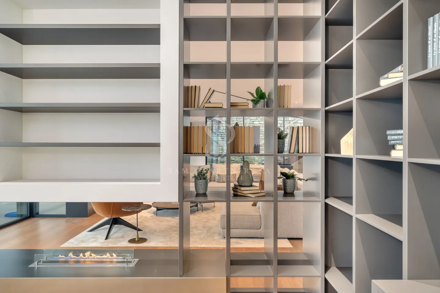 Luxury Penthouse with Pool - Photo 7 of 21