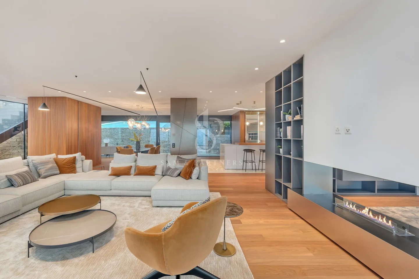 Luxury Penthouse with Pool - Photo 6 of 21