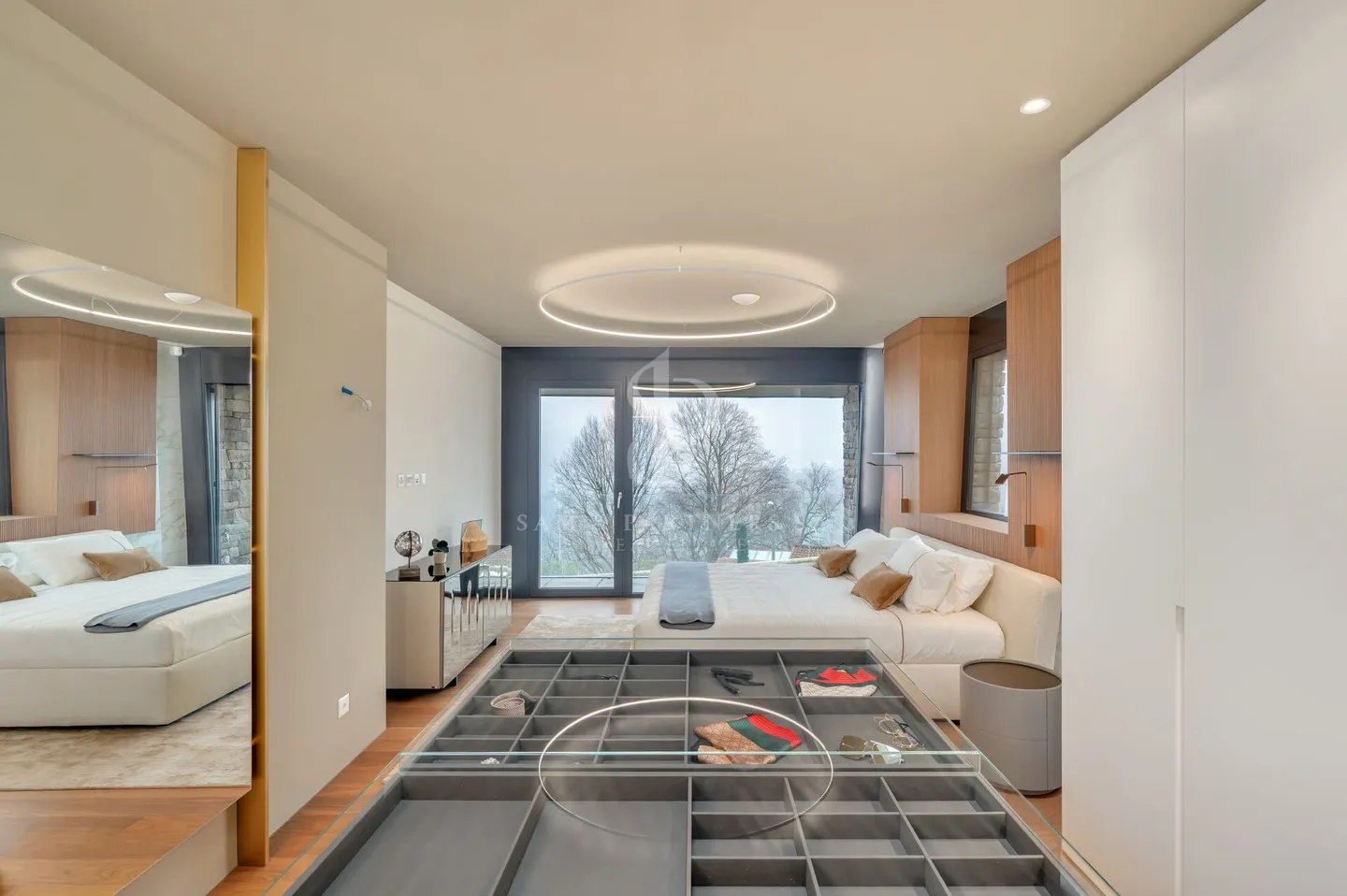 Luxury Penthouse with Pool - Photo 12 of 21