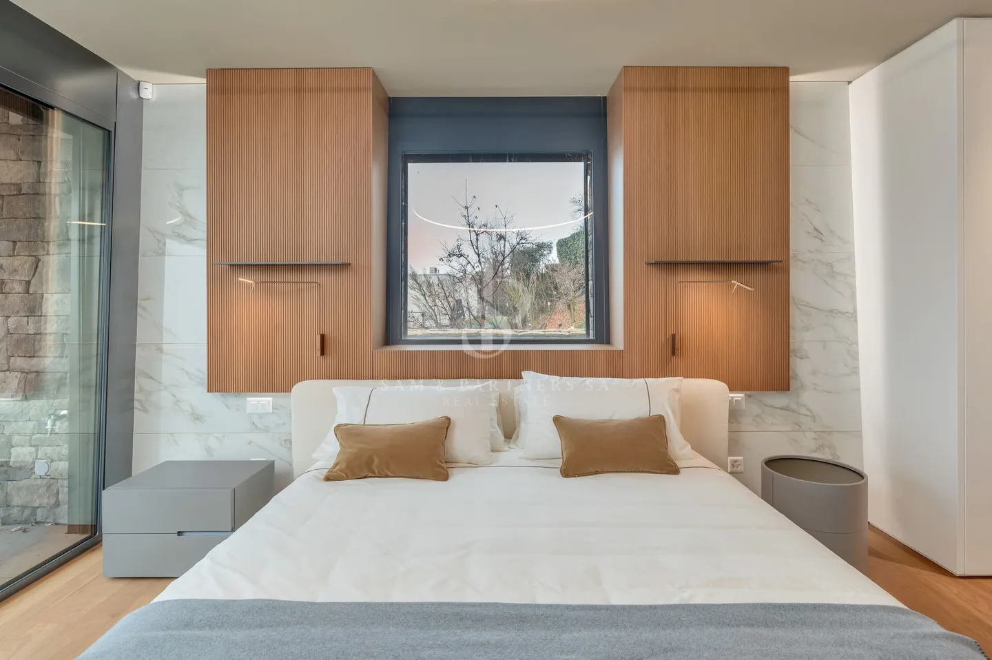 Luxury Penthouse with Pool - Photo 13 of 21