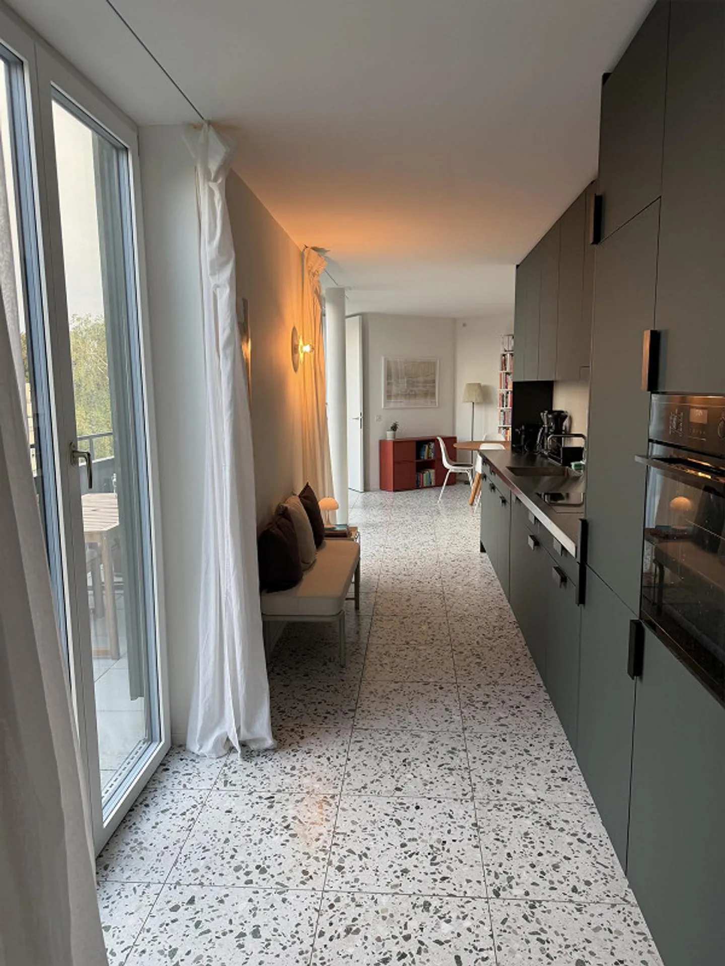 Helle 3½-Zimmer-Attikawohnung mit drei Balkonen und Weitsicht - Photo 4 sur 12