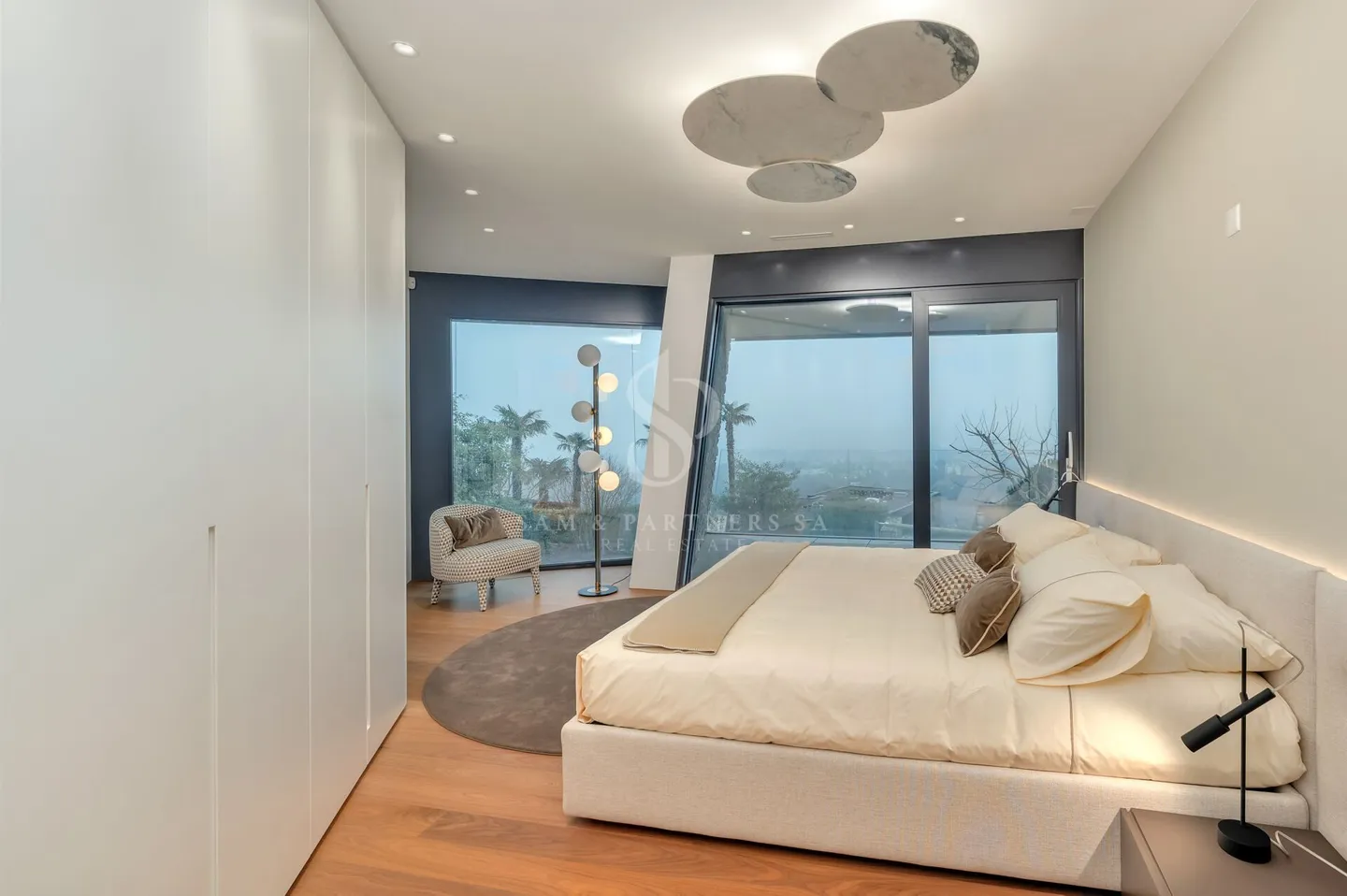 Luxury Penthouse with Pool - Photo 16 of 21