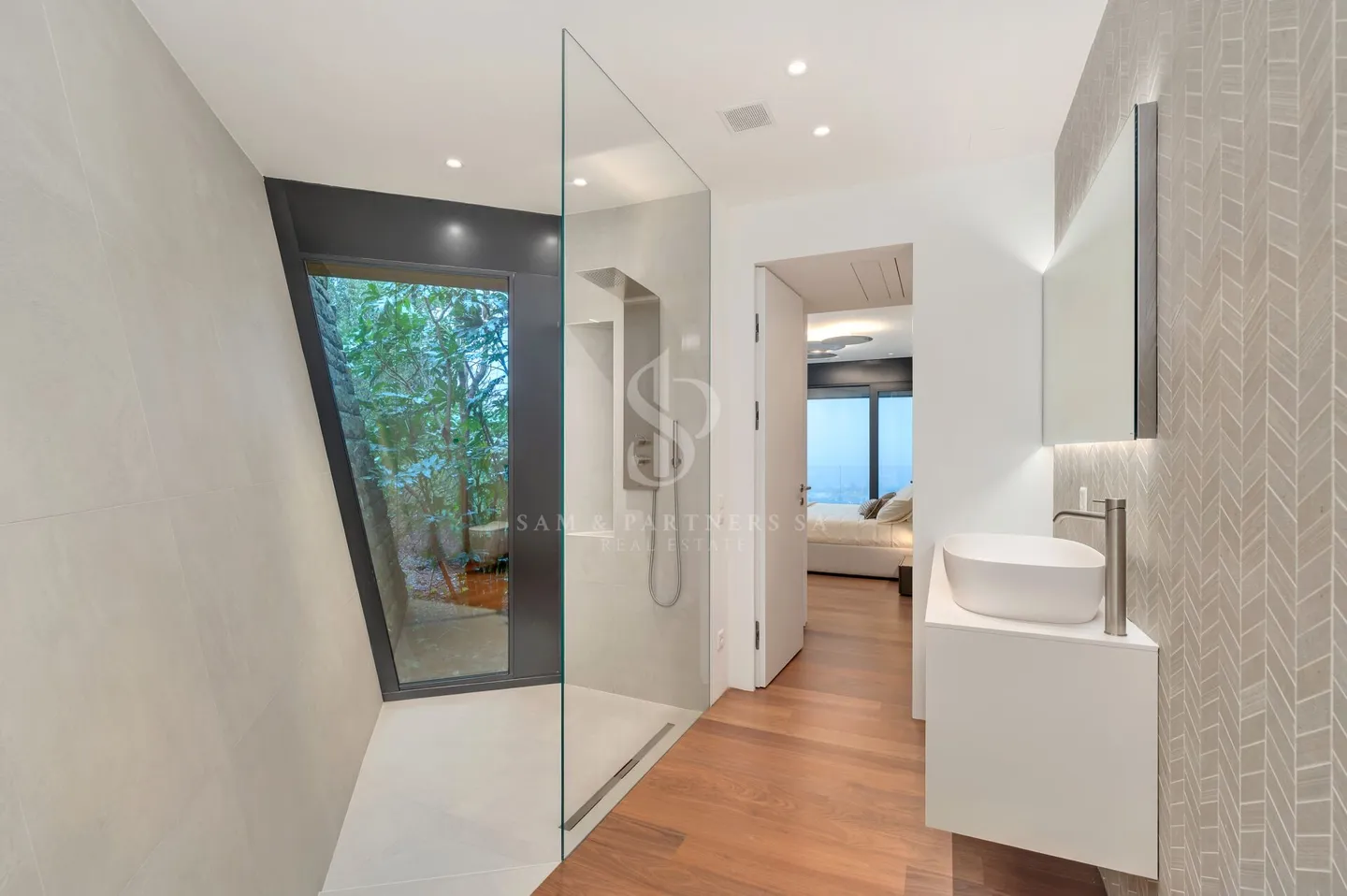 Luxury Penthouse with Pool - Photo 17 of 21