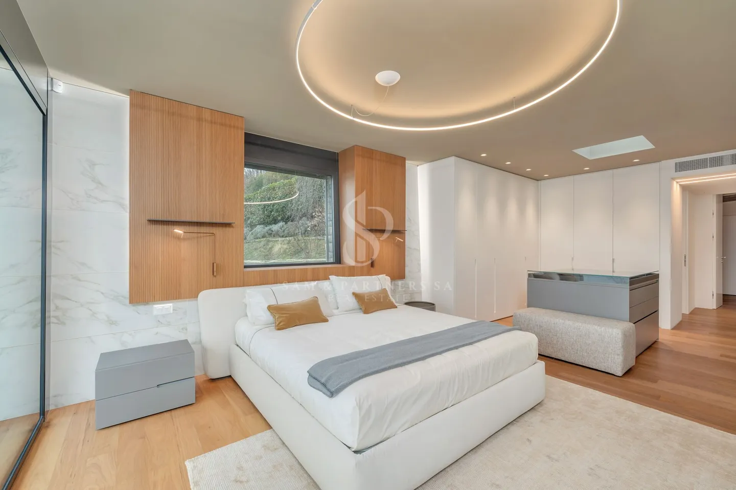 Luxury Penthouse with Pool - Photo 14 of 21