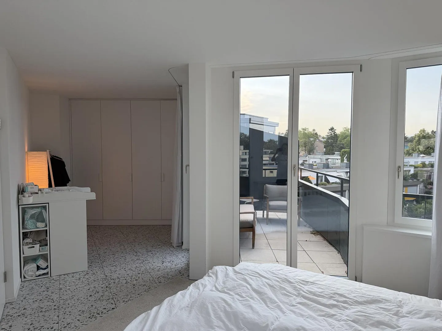 Helle 3½-Zimmer-Attikawohnung mit drei Balkonen und Weitsicht - Photo 12 sur 12