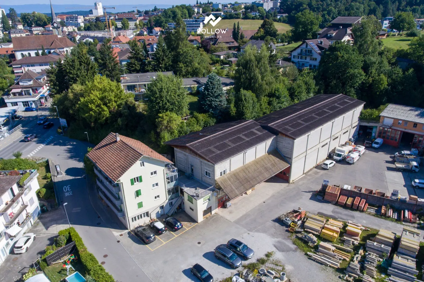 Edificio residenziale e magazzino situato in posizione centrale con grande potenziale - Foto 2 di 17