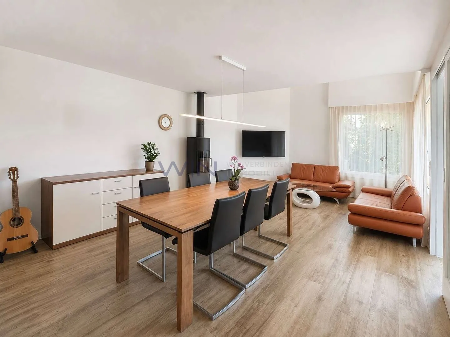 Spacious Townhouse with Garden - Photo 5 of 13