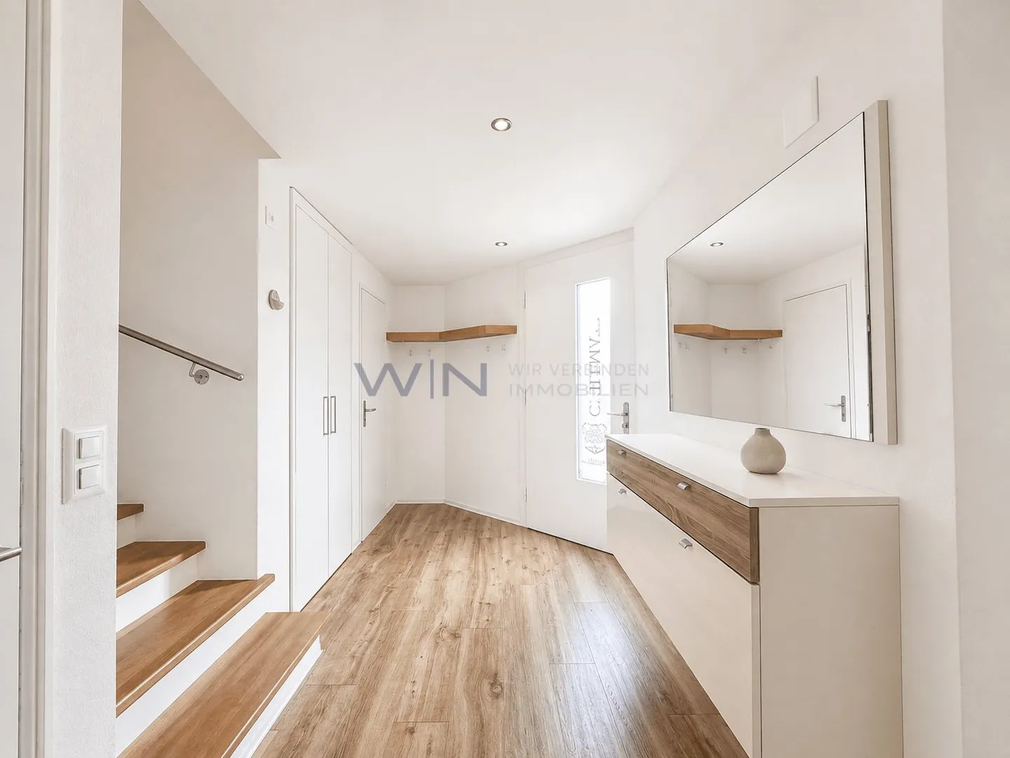 Spacious Townhouse with Garden - Photo 8 of 13
