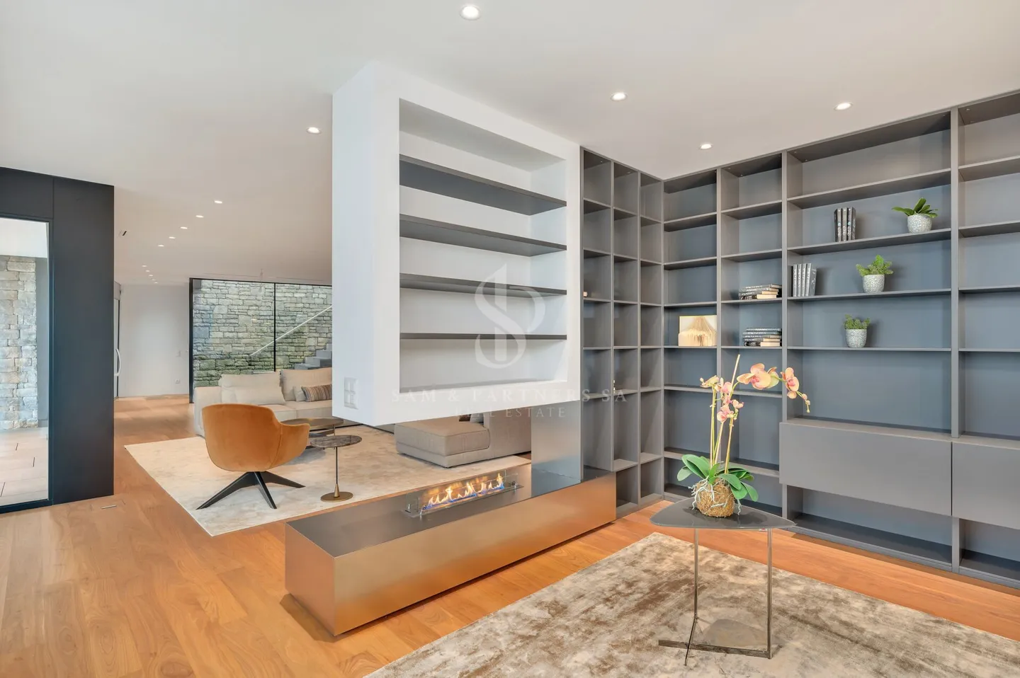 Luxury Penthouse with Pool - Photo 18 of 21