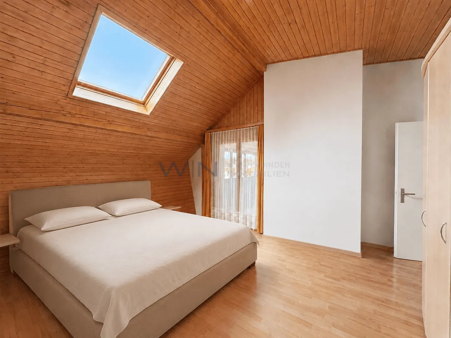 Spacious Townhouse with Garden - Photo 11 of 13