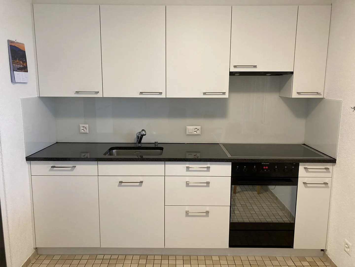 Spacious, Quiet 4.5 Room Apartment - Photo 2 of 8